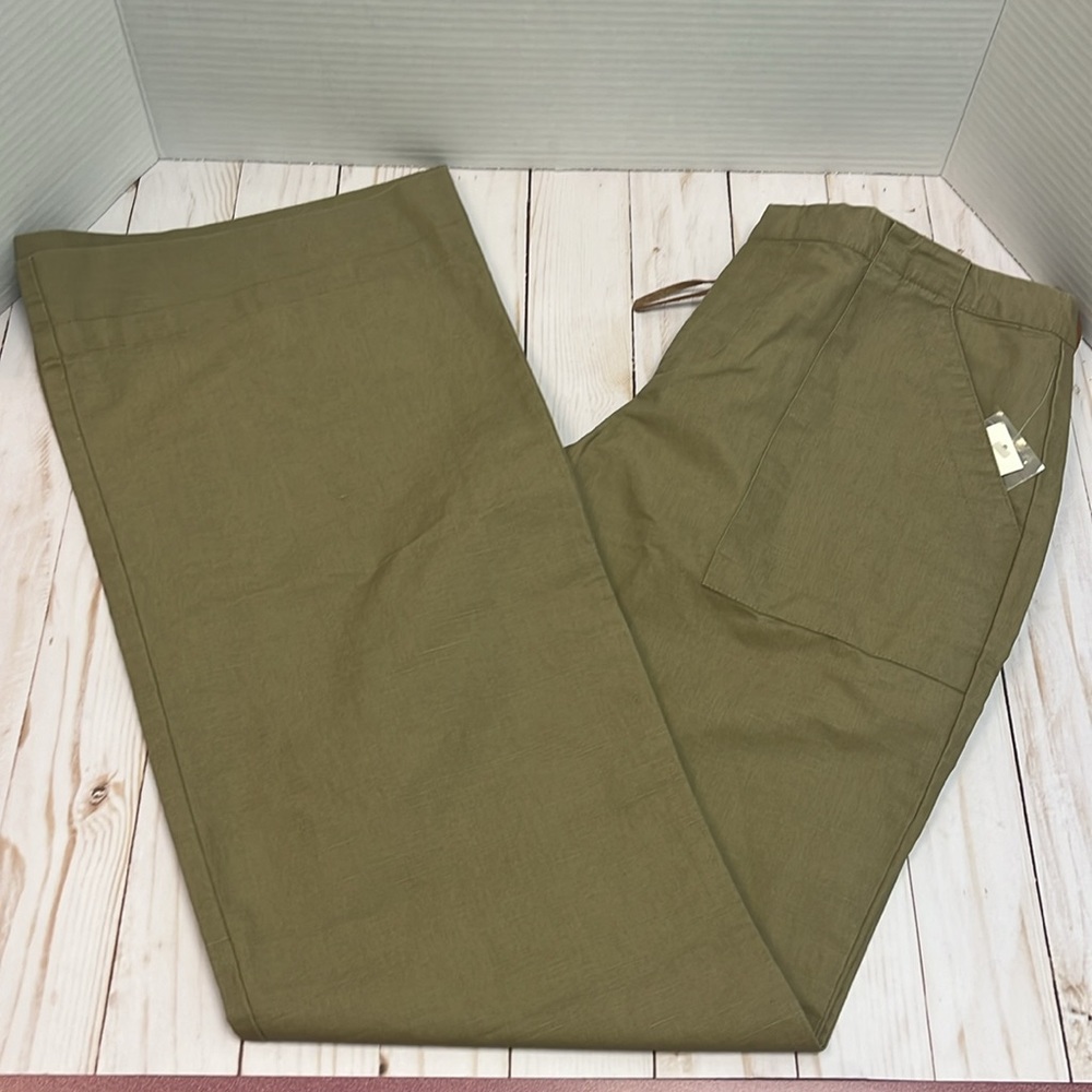 GAP flare leg pants. Cotton and linen blend. Size 4. NWT!